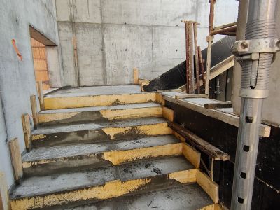Wykonywanie klatki schodowej - październik 2021