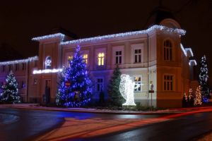 świąteczna iluminacja starostwa (fot. J. Drozda)