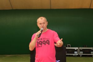 Senior na wychodnym 012
