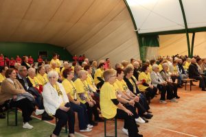 Senior na wychodnym 018