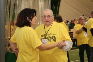Senior na wychodnym 031