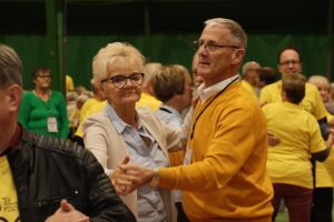 Senior na wychodnym 065
