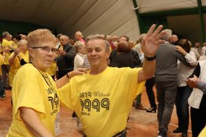 Senior na wychodnym 081