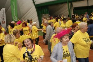 Senior na wychodnym 091