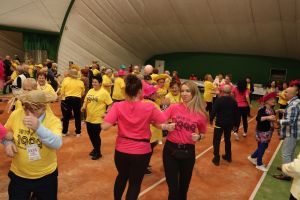 Senior na wychodnym 092