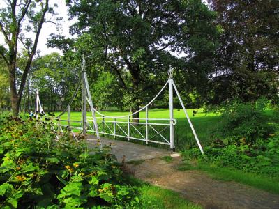 Mostek w parku w Miłosławiu