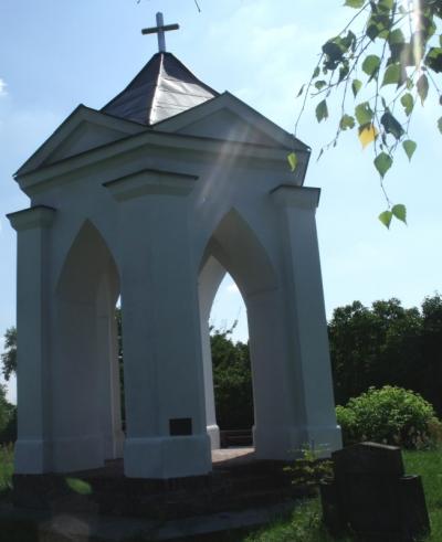 Kaplica-pomnik na cmentarzu ewangelickim w Sokolnikach (wybudowana w 1998 roku przy współpracy władz powiatu Wolfenbüttel)