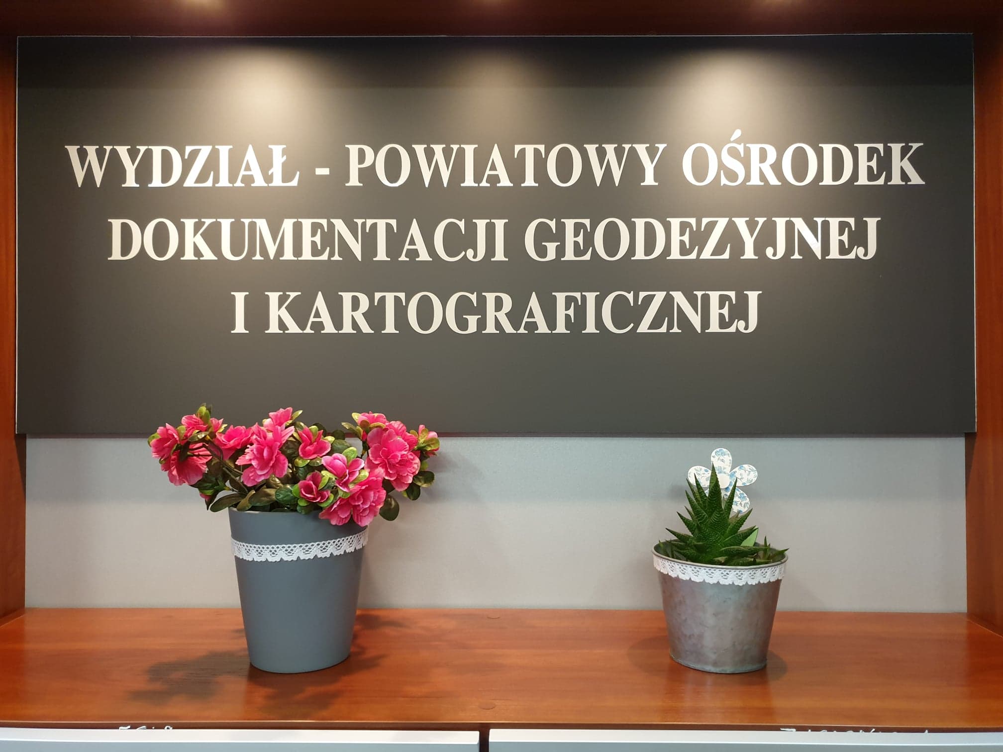 Tablica z nazwą wydziału w Starostwie Powiatowym we Wrześni